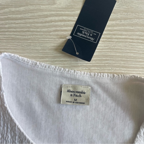 Abercrombie Texture Shell Tank Size M NWT - Picture 3 of 5
